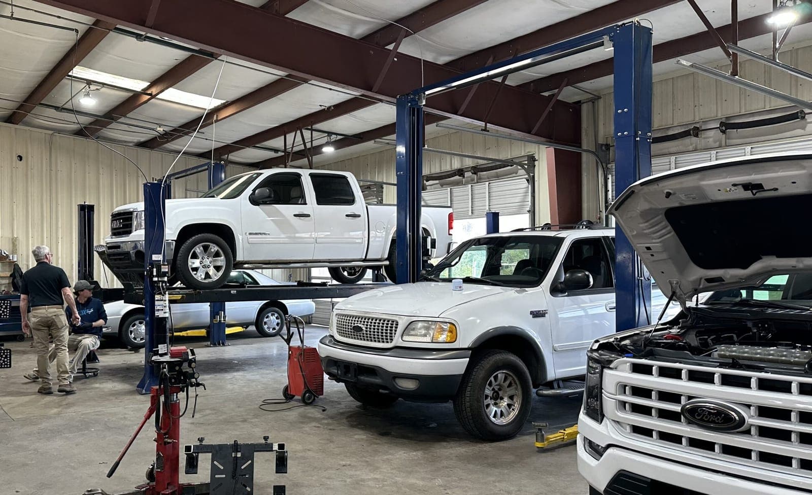 Diagnostic testing equipment connected to a vehicle